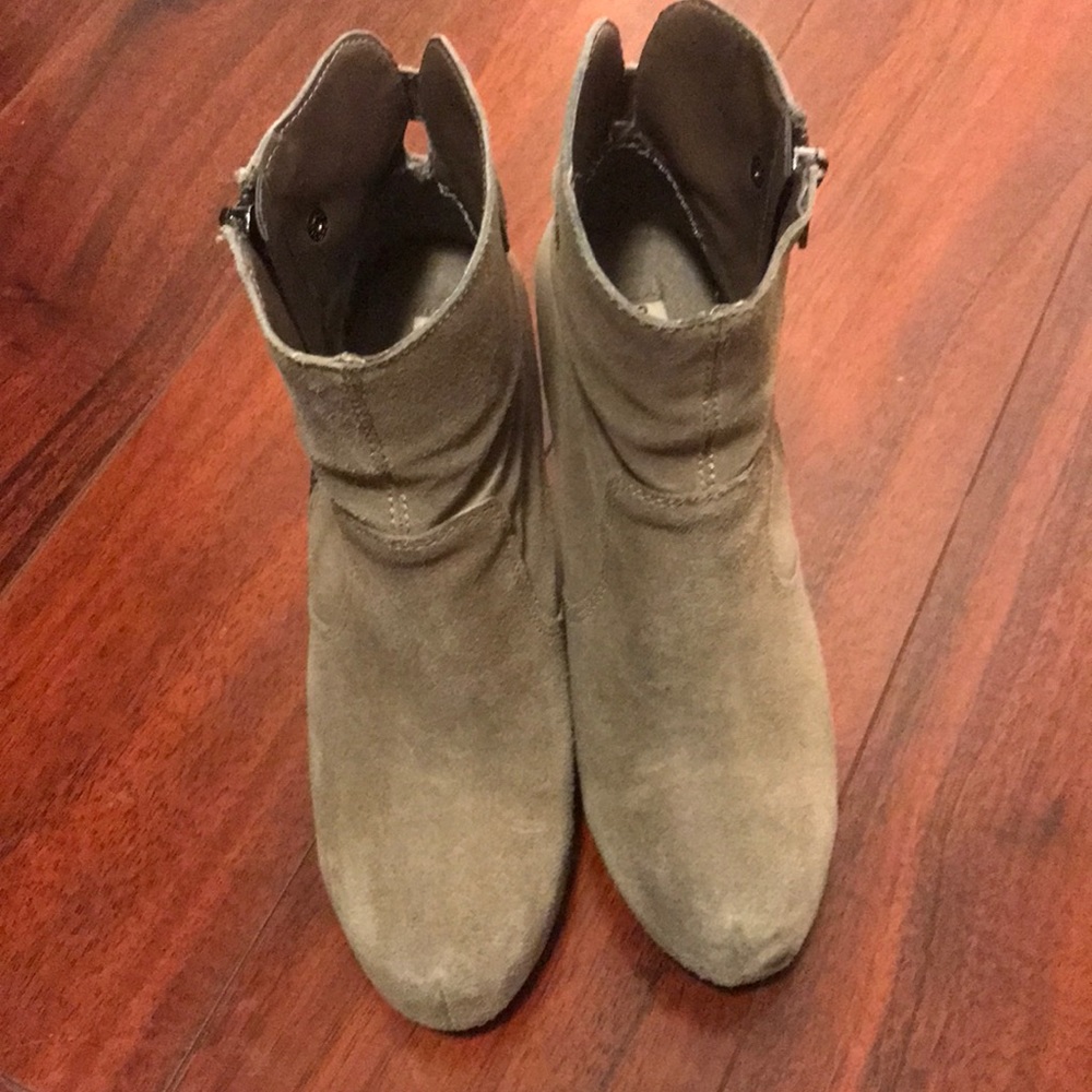 Steve Madden grey platform ankle boot/bootie